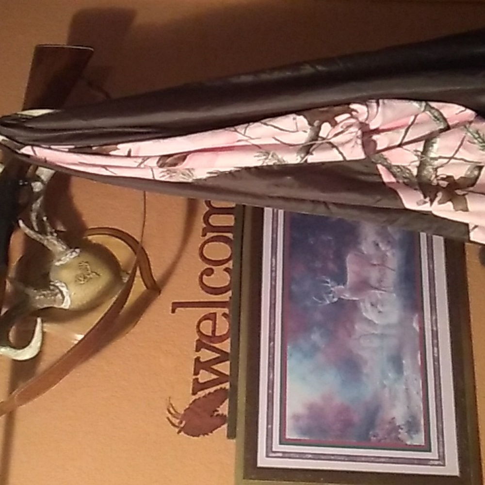 NWOT  🫎 Realtree PINK CAMOUFLAGE Twin BED SKIRT  UNISEX